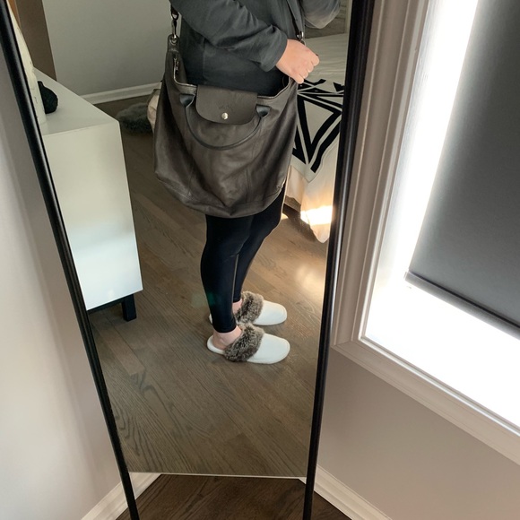 Longchamp large le pliage cuir in medium grey! - Picture 2 of 6